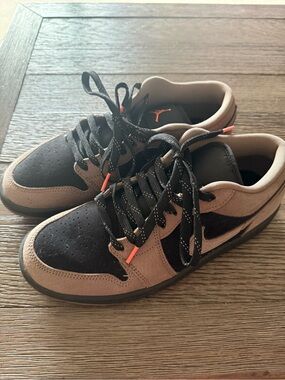 MEN'S AIR JORDAN RETRO 1 LOW SE CASUAL SHOES